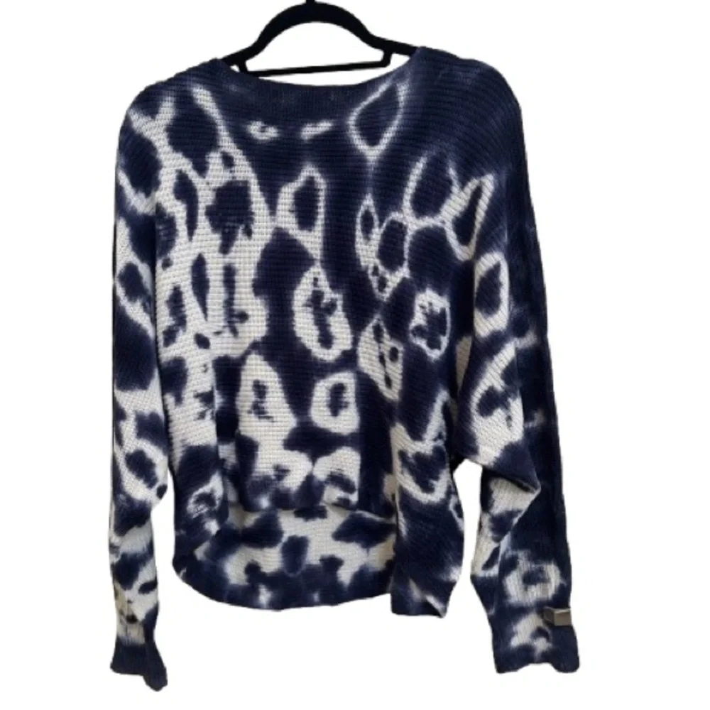 NWOT! BP Blue & White Tie Die Knit Sweater Cozy in Women’s Large - Picture 3 of 6